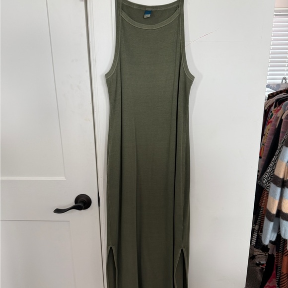 Old Navy Dresses & Skirts - Old Navy Olive Sleeveless Maxi Dress with Side Slits
